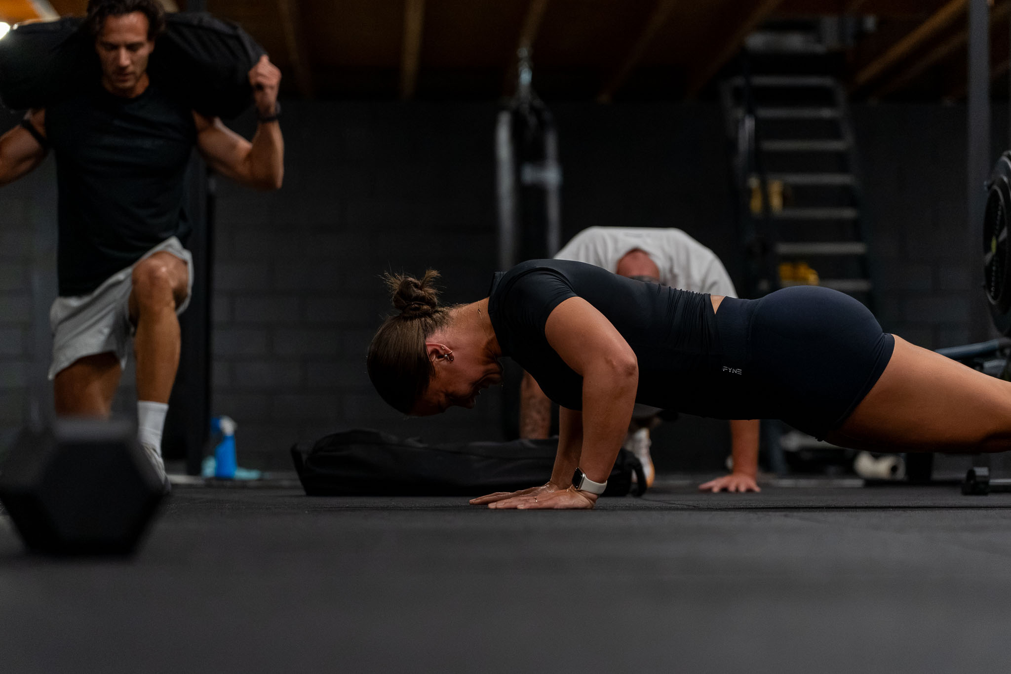 Push-ups tijdens een training in de gym van CLC Sports